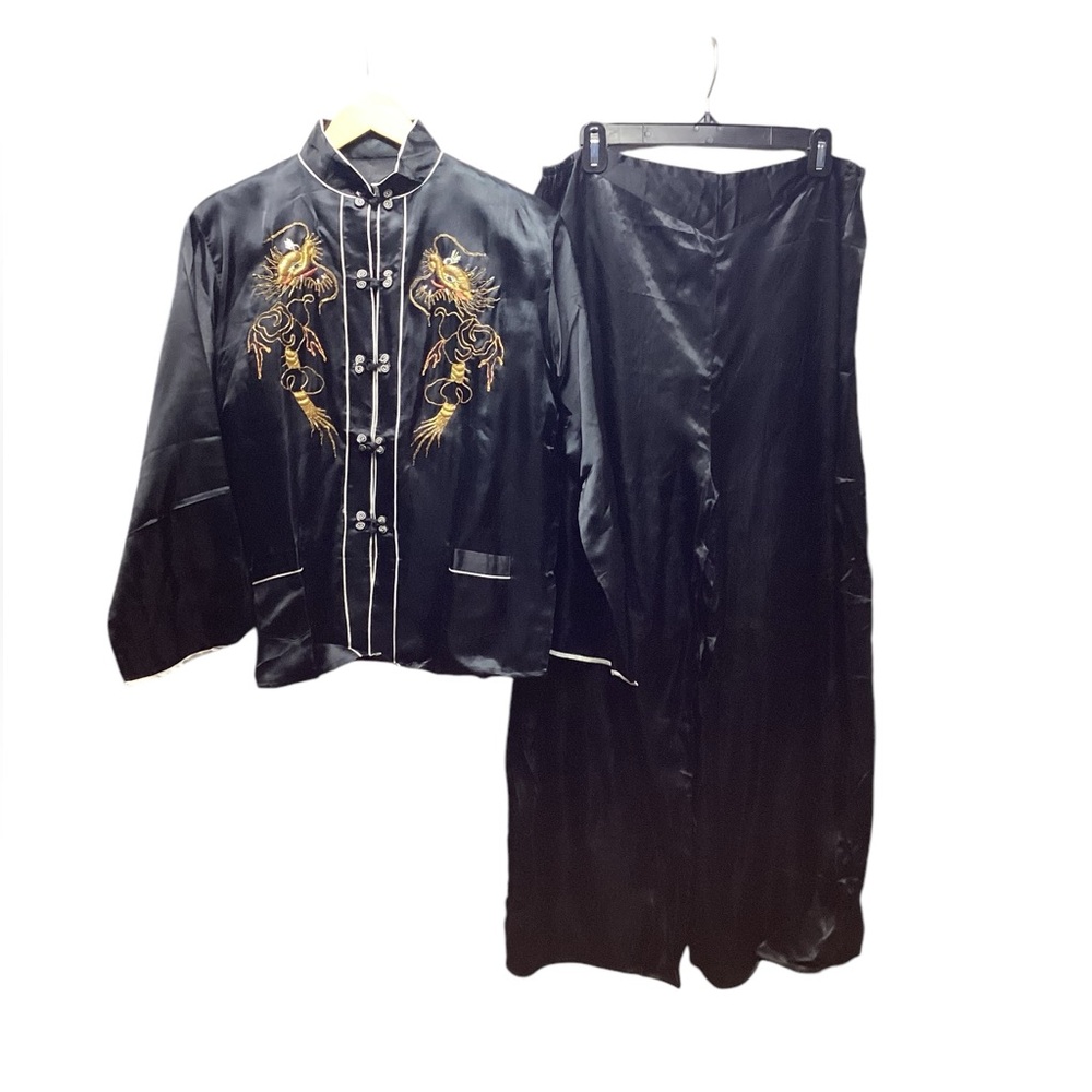 1940's Dragon Embroidered Satin 2 Piece Lounge set.
